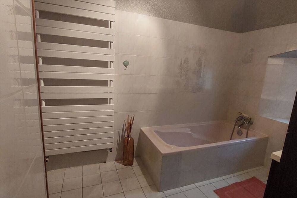 Foto 6 von 30: Spacious stone house nestled in a small hamlet