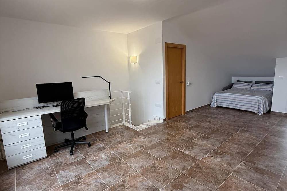 Foto 4 von 30: Brand New Duplex with Underground Private Parking: 15-20 minutes to beaches