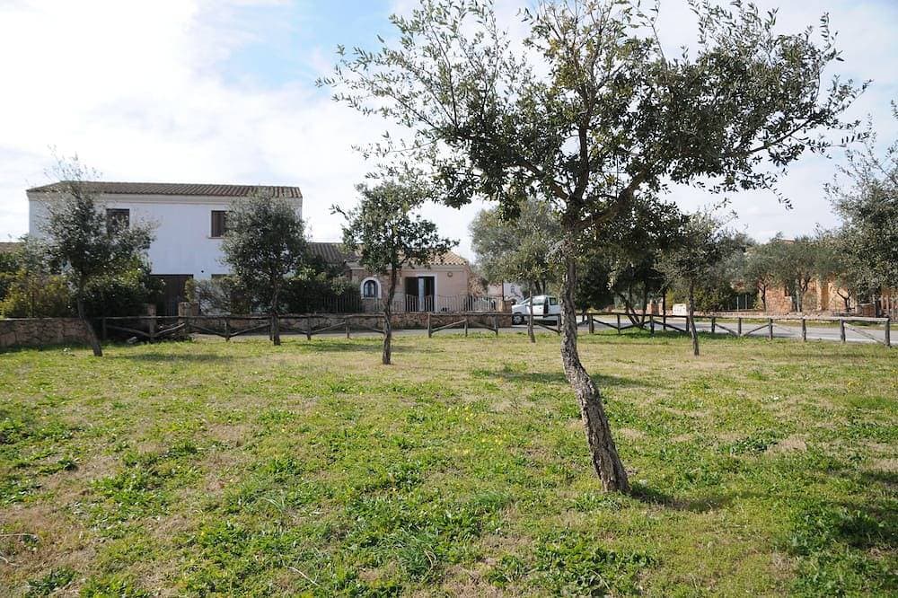 Foto 11 von 18: Villa im Zentrum von San Teodoro mit Parkplatz und privatem Garten