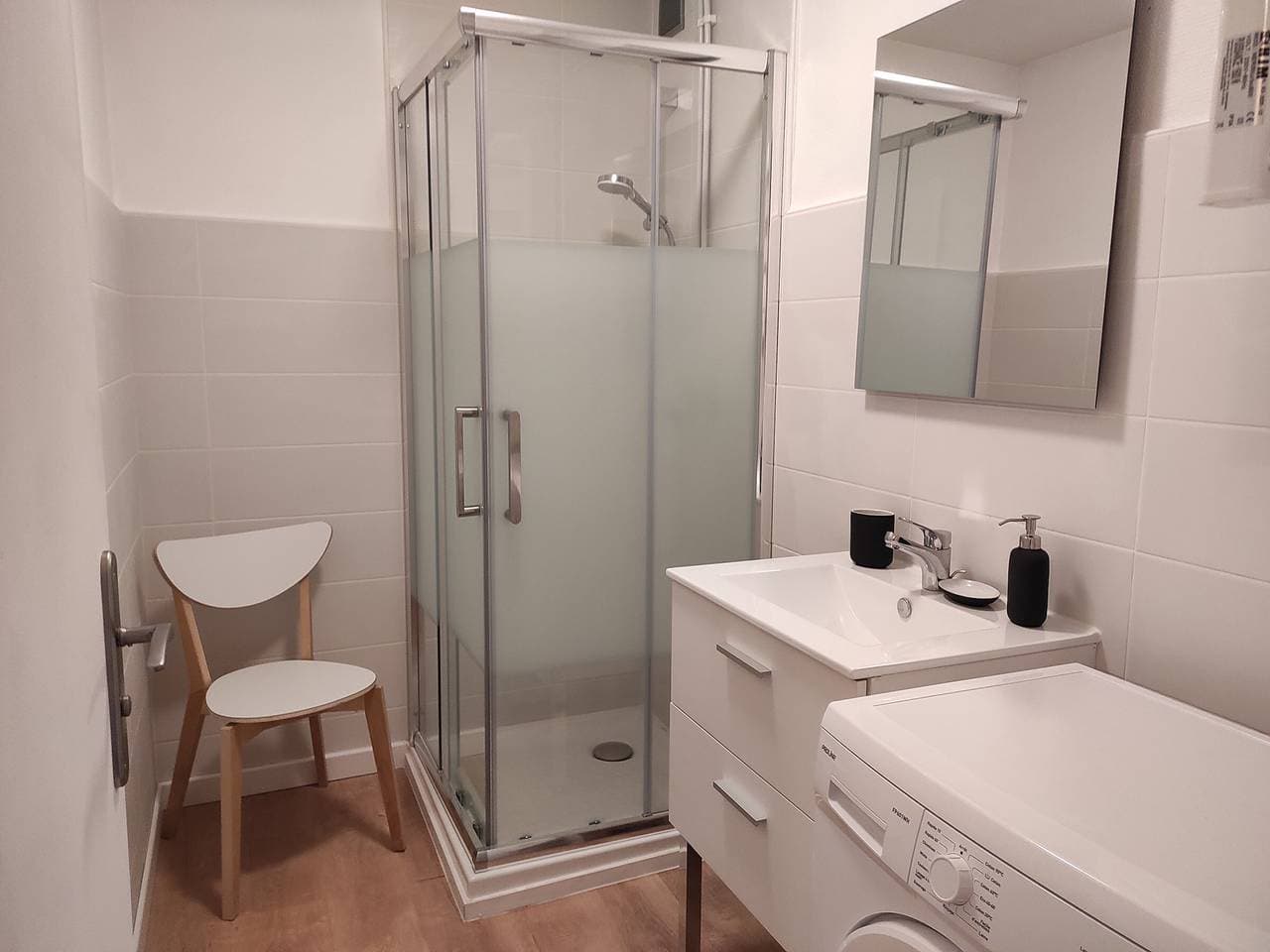 Foto 7 von 12: Charmante renovierte Wohnung 47m², 4 Pers, nahe Pisten, Parkplatz, WiFi