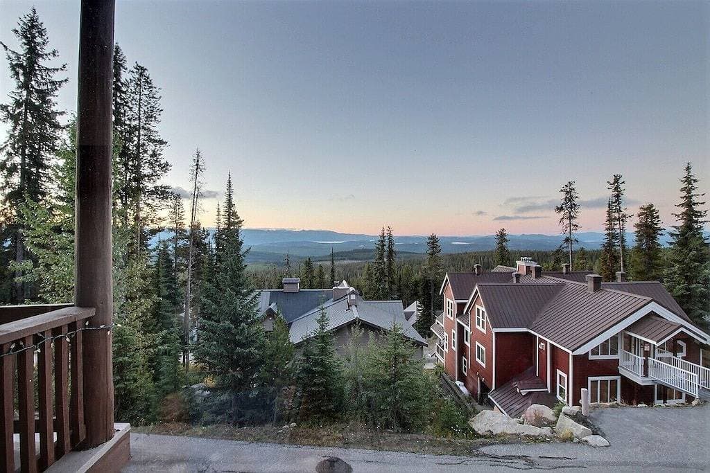 Foto 3 von 26: Modern, Rustic & Spacious Chalet, Views, Hot Tub