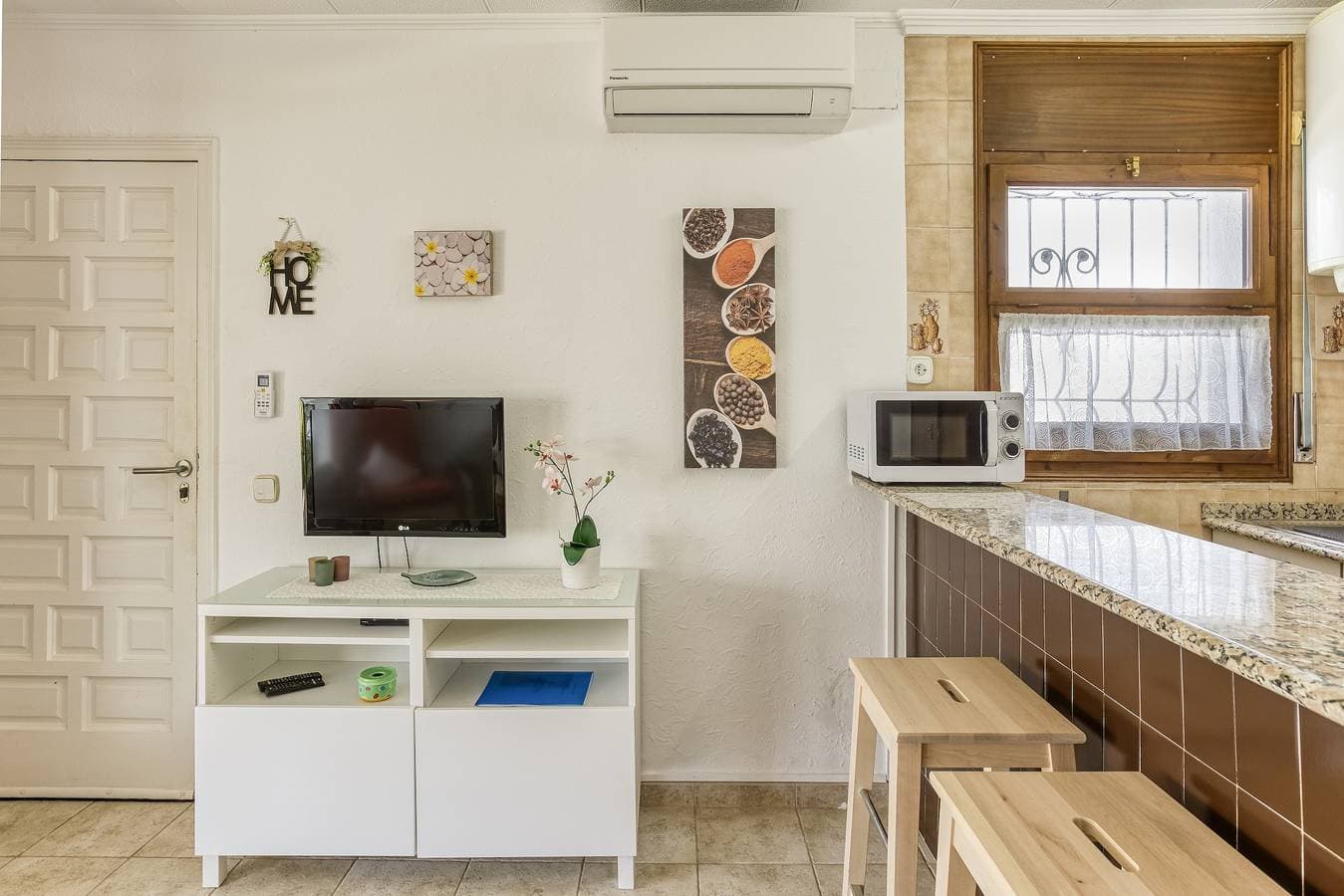 Foto 5 von 23: Apartment 'Salins Studio' mit Kanalblick, WLAN und Klimaanlage