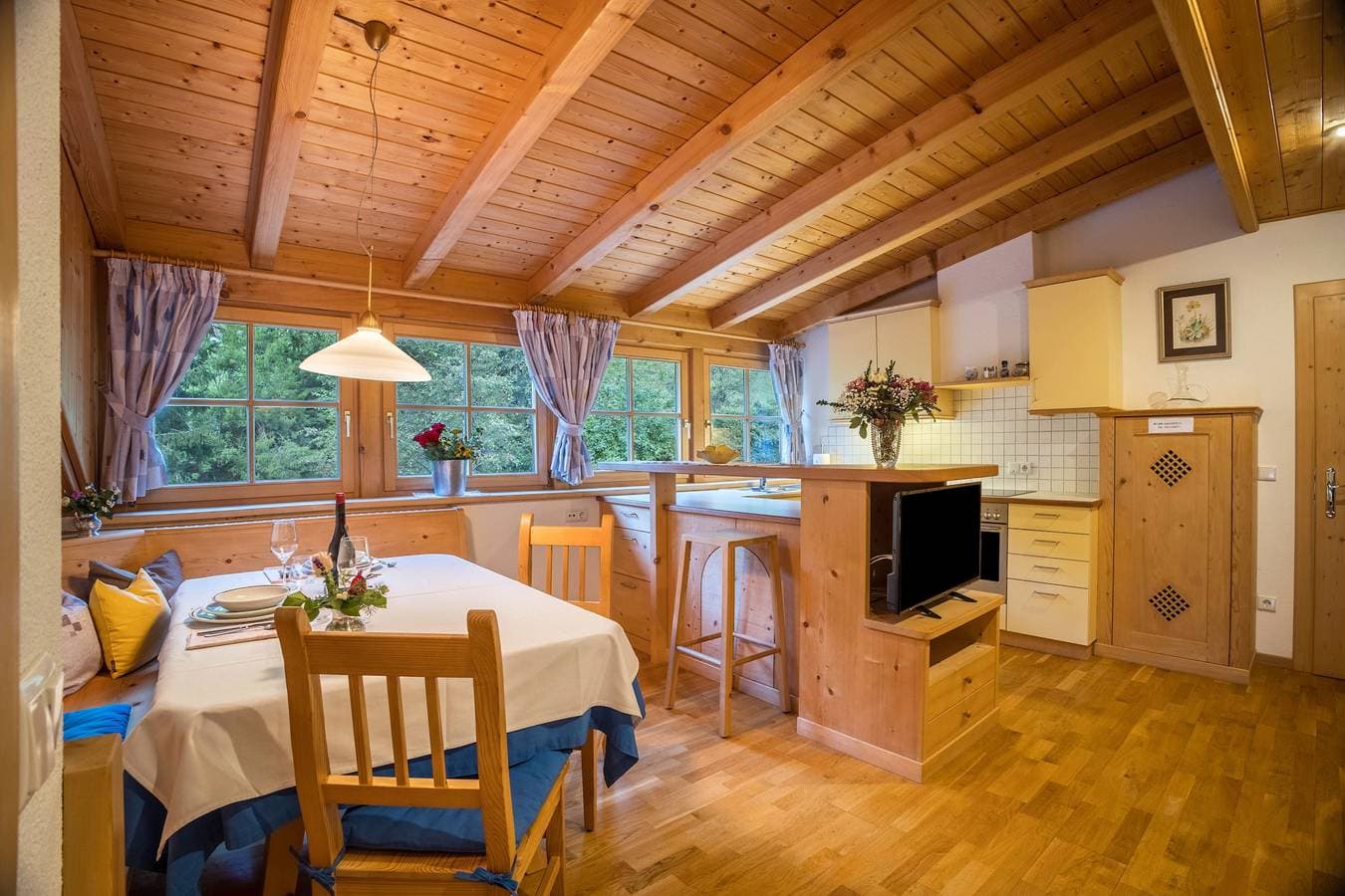 Foto 5 von 17: Ferienwohnung "Adult Only Wasserfall Tschorn" mit Bergblick, Balkon und WLAN