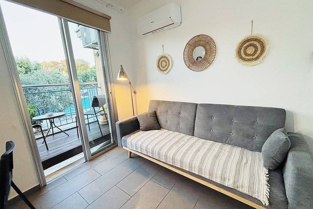 Paphos Harbour Apartment - Pool & 50 m to the sea 1