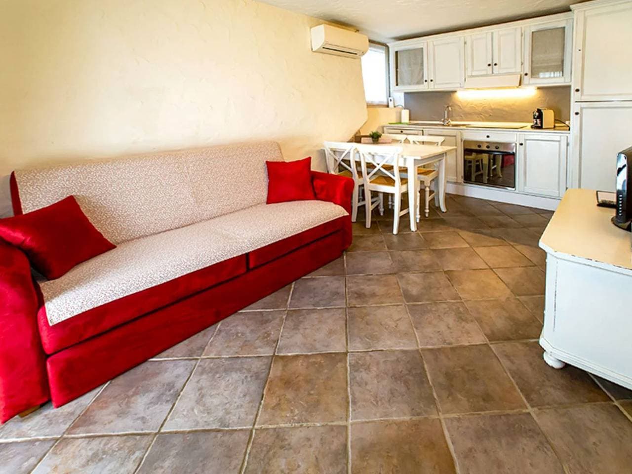 Foto 7 von 39: Borgo Erbiola Margherita Rustico-Ferienwohnung mit Pool