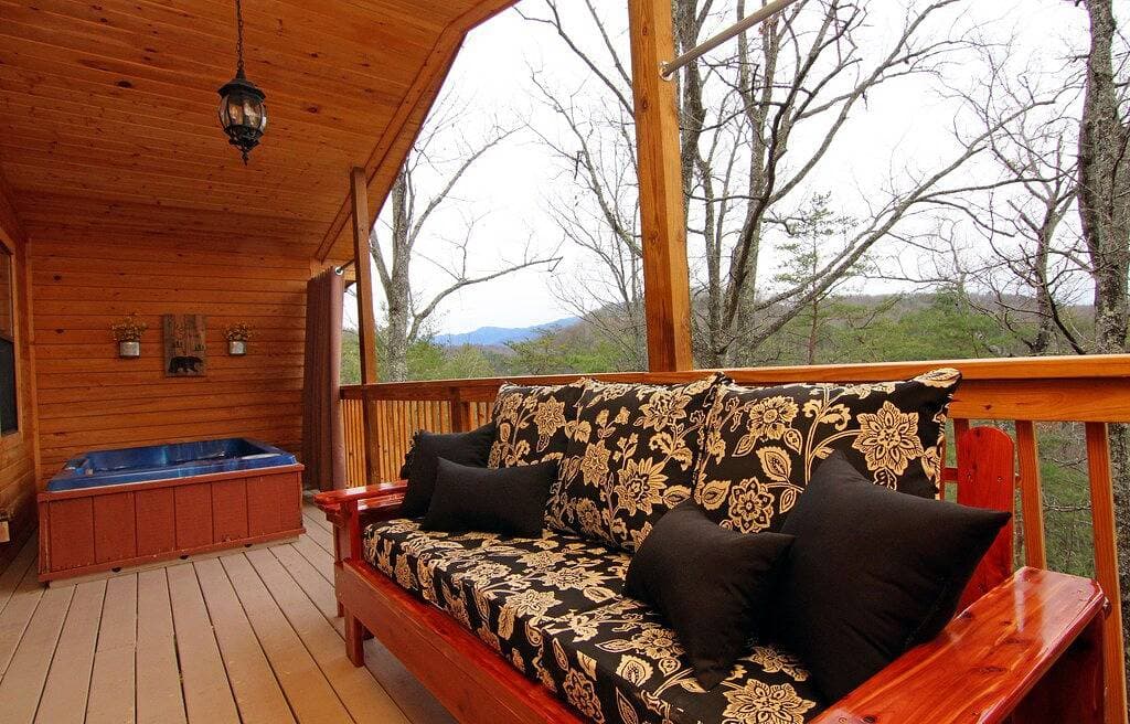 Foto 3 von 17: Über $ 700 in Gratis-Tickets, Abgeschiedene Hütte, Whirlpool, Herz-Jacuzzi, Internet, Gatlinburg, Pigeon Fg