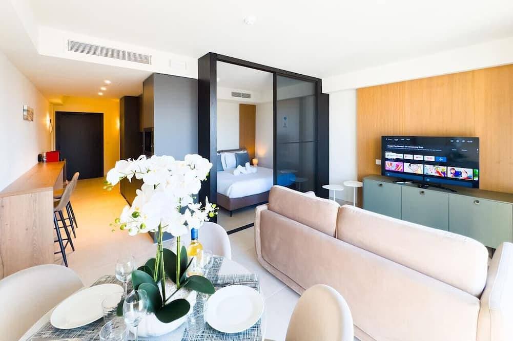 Foto 2 von 30: Mercury Suite Bright w/Pool access by ArcoCollection