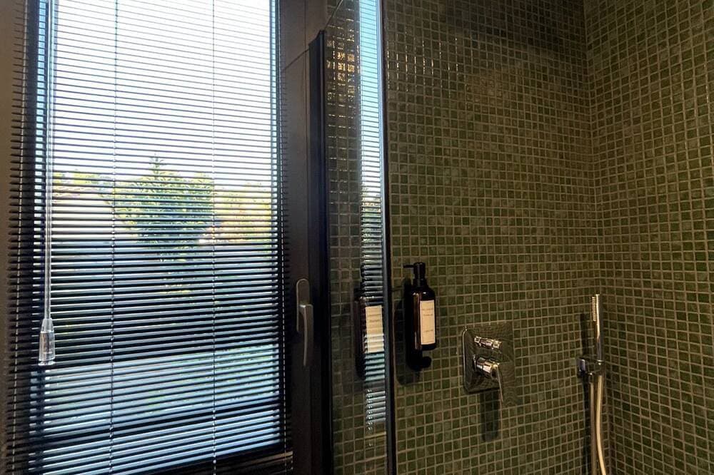 Foto 6 von 25: Lodge Contemporain Avec Jacuzzi en Provence Verte