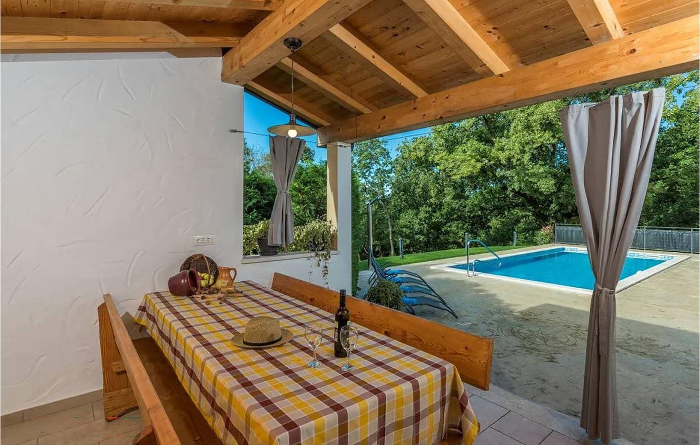 Foto 5 von 35: Modernes Apartment mit 2 Schlafzimmern, Pool und Terrasse in der Nähe des Stadtzentrums von Jakovici