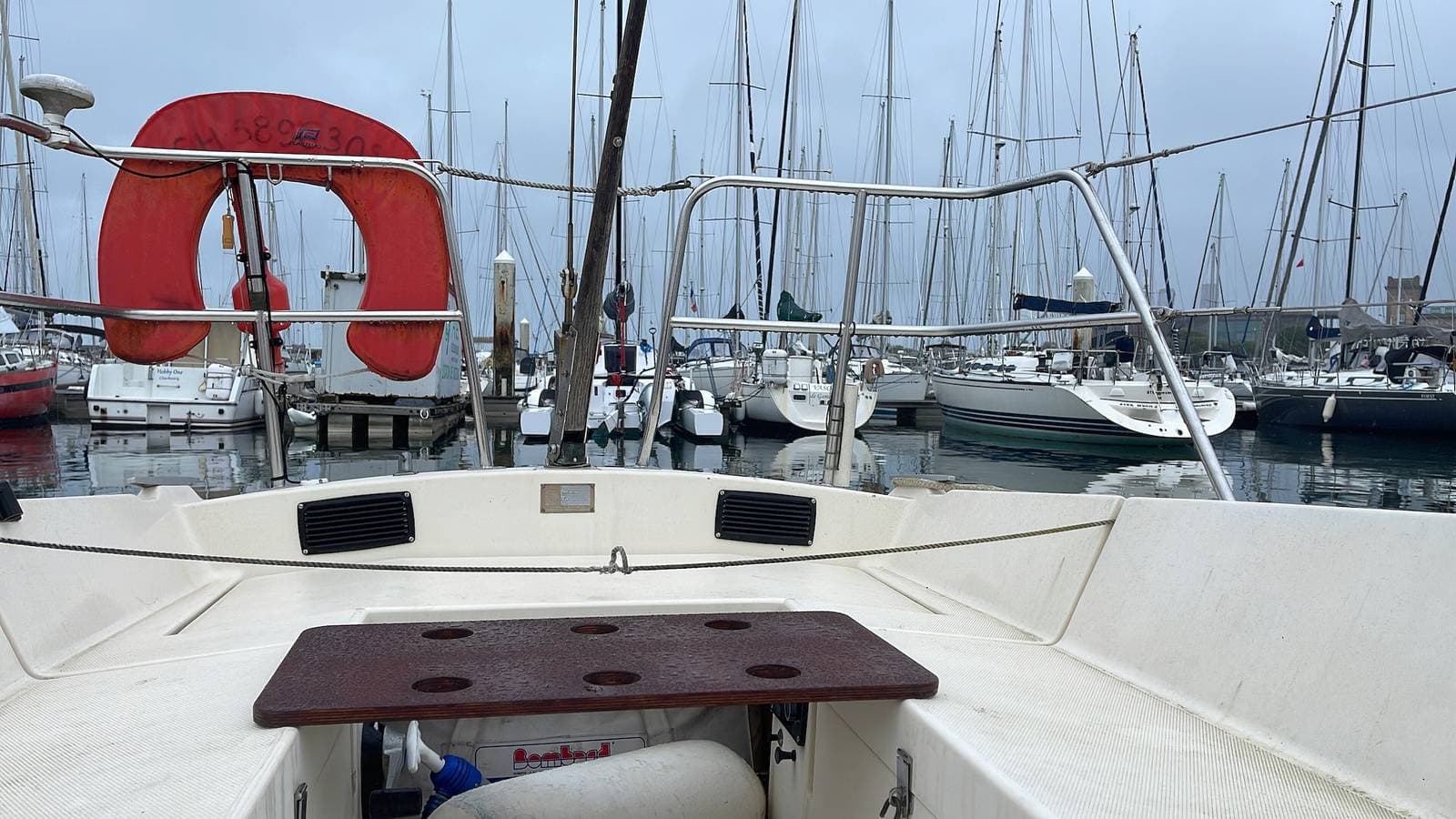 Foto 10 von 12: Boot 'Segelboot Miraflores' mit Meerblick, privater Terrasse und WLAN