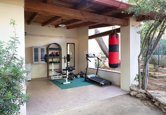 Foto 3 von 44: Villa am Meer mit Pool in Taranto