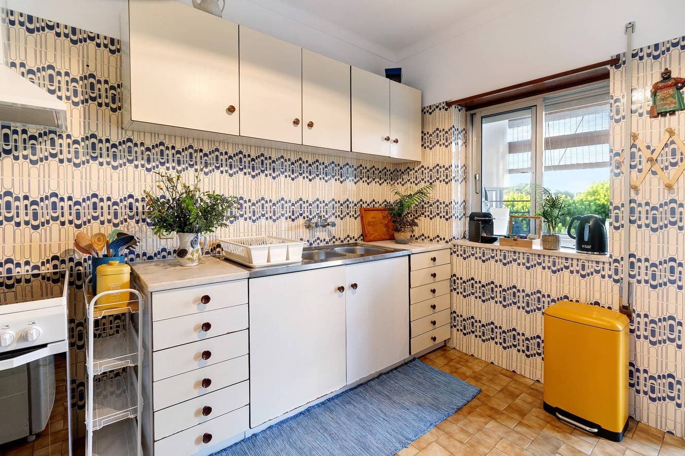 Foto 11 von 37: Ferienwohnung 'Retro Beach House Moledo' mit Bergblick, WLAN und Klimaanlage