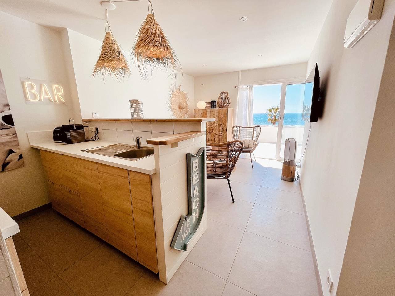 Foto 13 von 50: Charmante Wohnung zur Miete in Roses, Costa Brava! 0 Meter vom Strand entfernt. Genießen Sie den Gemeinschaftspool und den Meerblick.