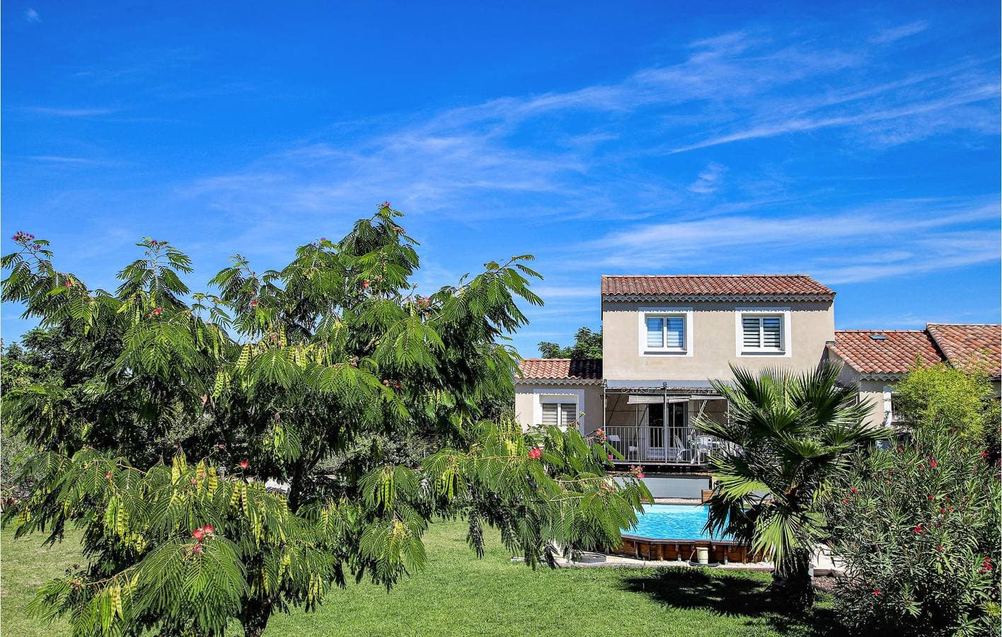 Klimatisierte Wohnung mit Pool und Garten 1