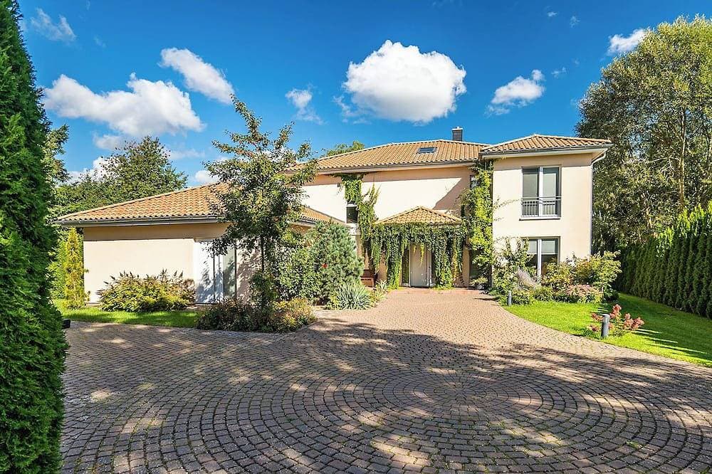 Ruppiner Ferienresidenz (Traumhafte Villa am Neuruppiner See) 1