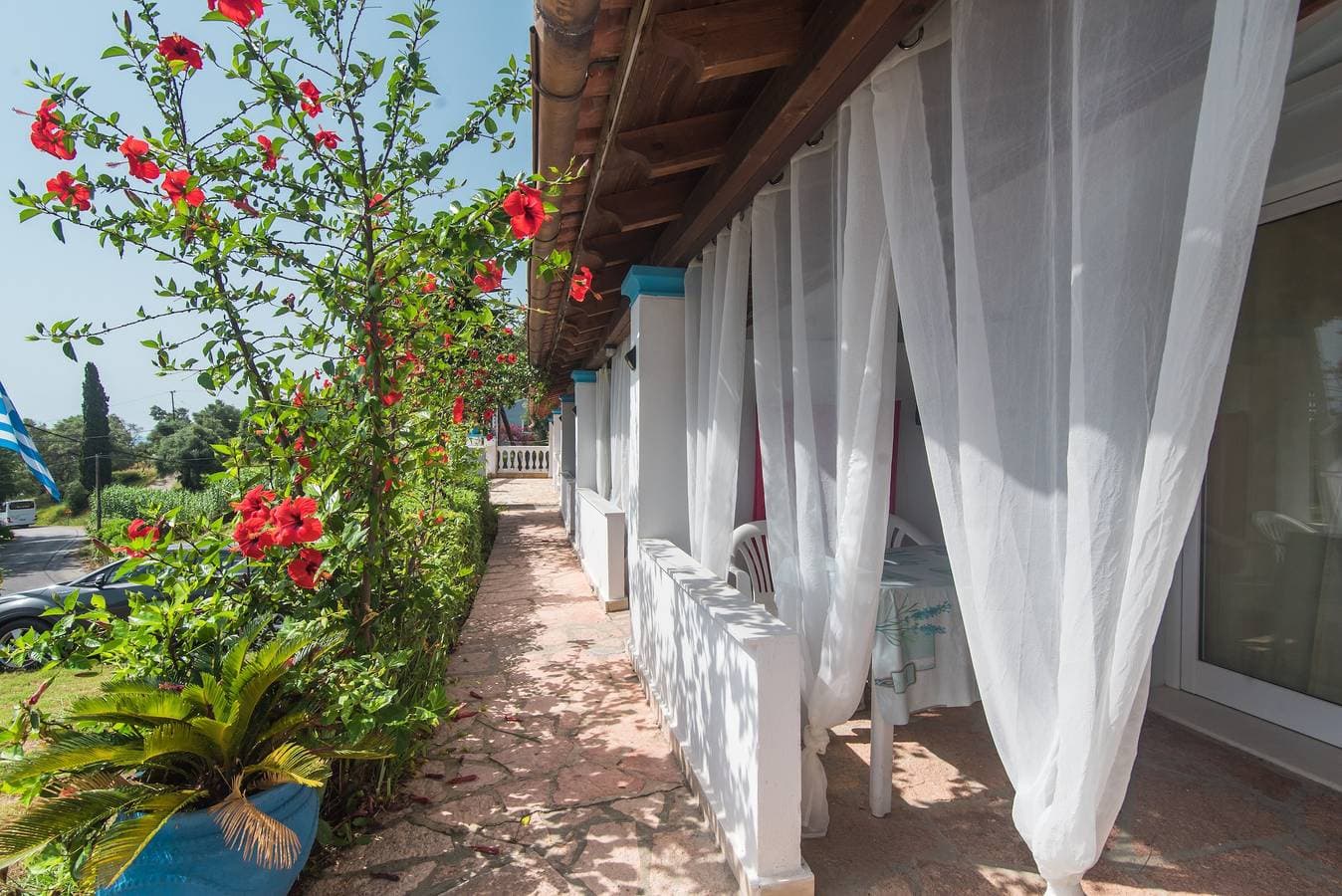 Foto 6 von 20: 'Andromaches Sea View Studio' mit Gemeinschaftspool, Balkon und WLAN