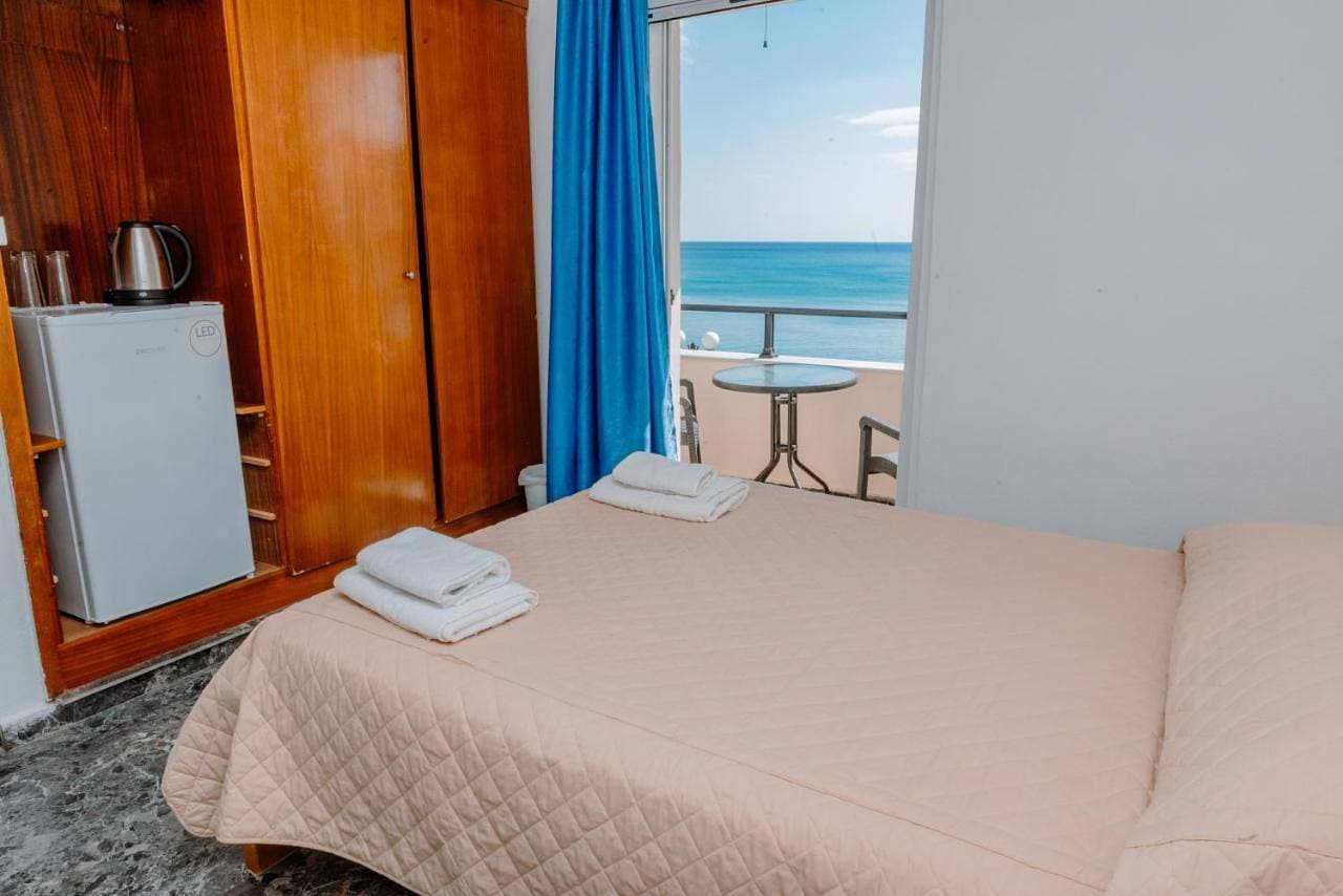 Foto 8 von 11: Double or Twin Room with Side Sea View