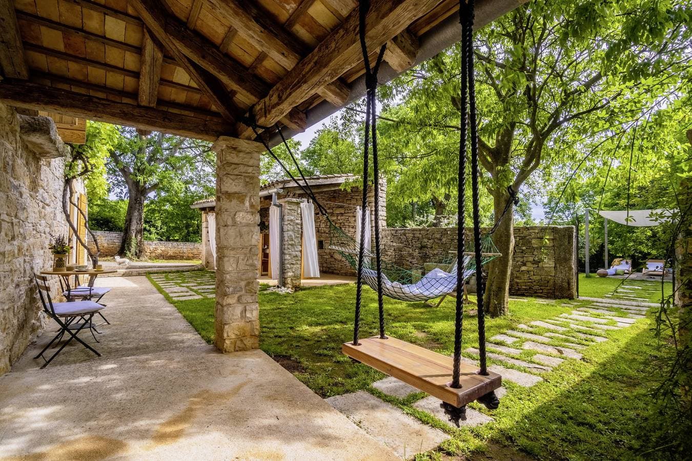 Foto 10 von 48: Ferienhaus Una * 1000 m2 Garten mit Liegewiese, Grill, WLAN