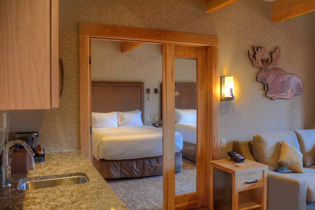Neu Bright + Geräumige Rockies Getaway | Tolle Lage, heiße Pools! 1