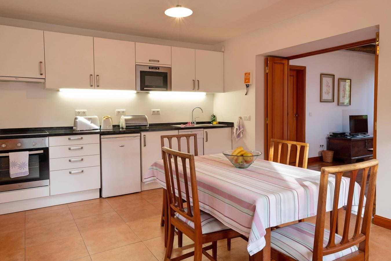 Foto 13 von 25: Charming stone cottage in Funchal | Loja Lenha