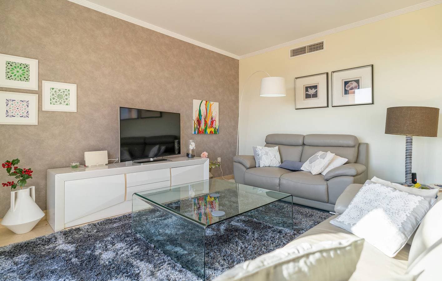 Foto 4 von 17: Apartment mit Meerblick, Pool, Terrasse und Parkplatz, 400m zum Strand