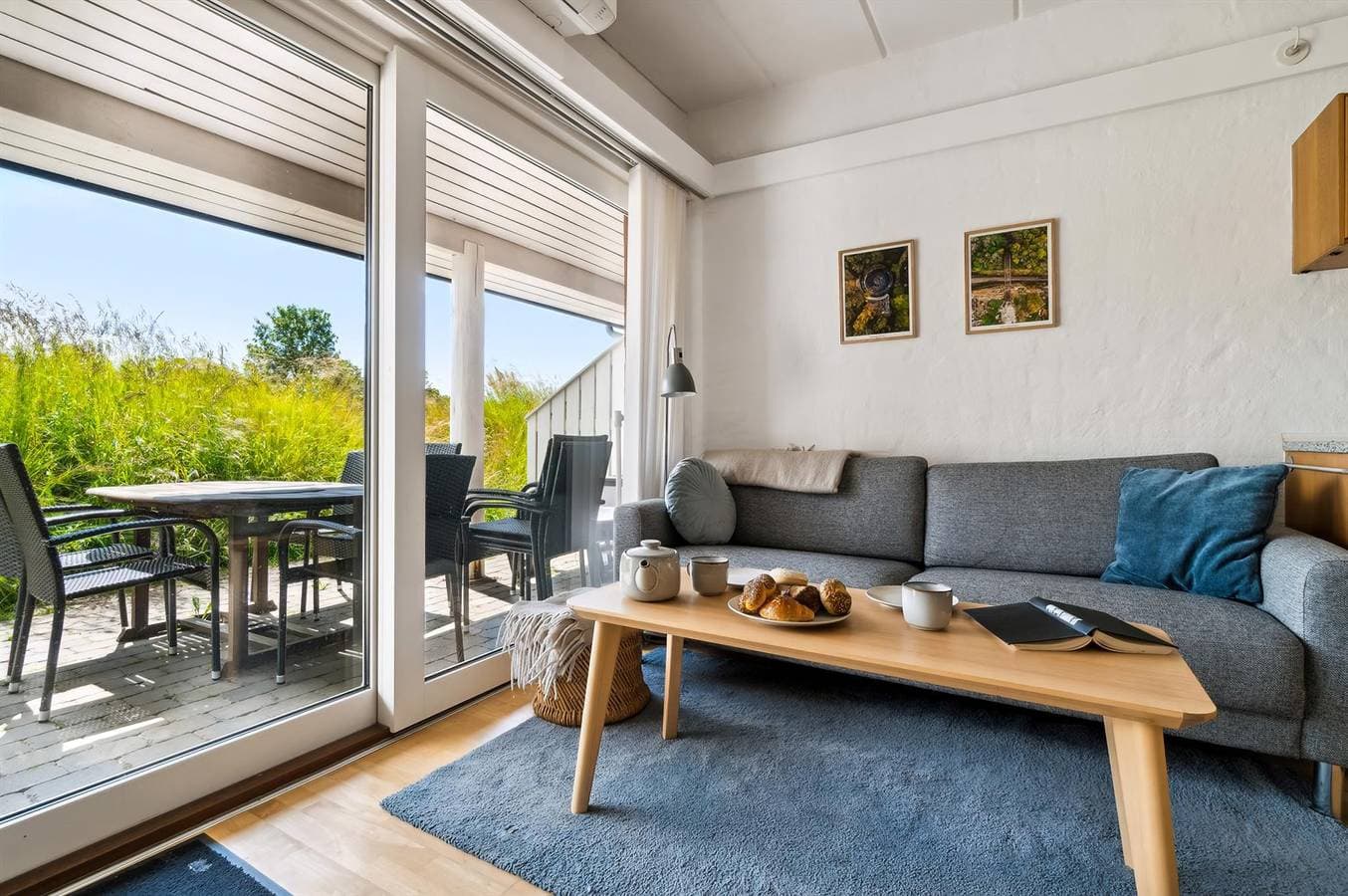 Foto 3 von 24: Pet friendly apartment in Aakirkeby with outdoor swimming pool