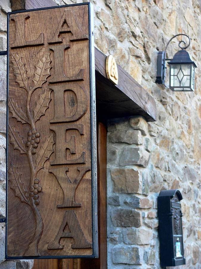 Hostal De Montaña La Aldeya 1