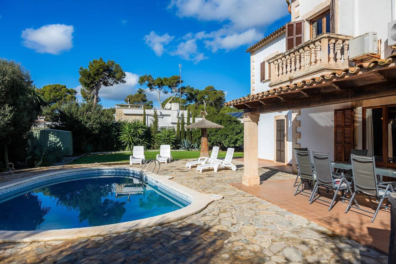 Foto 3 von 31: Großzügiges Haus mit Pool - Casa Catalina