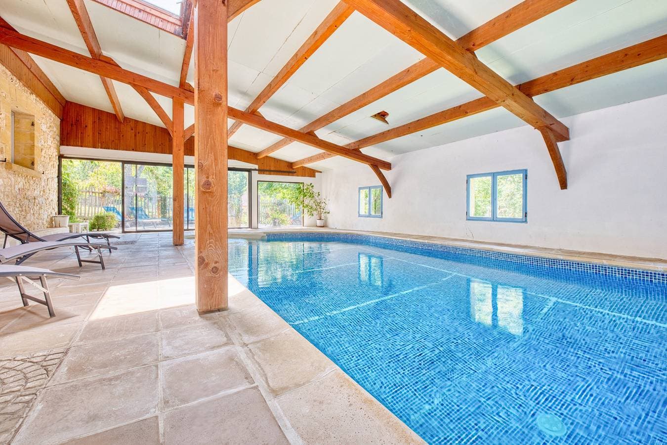 Foto 13 von 26: La Roulotte Jaune – Außergewöhnliche Unterkunft mit gemeinsamem beheiztem Hallenbad