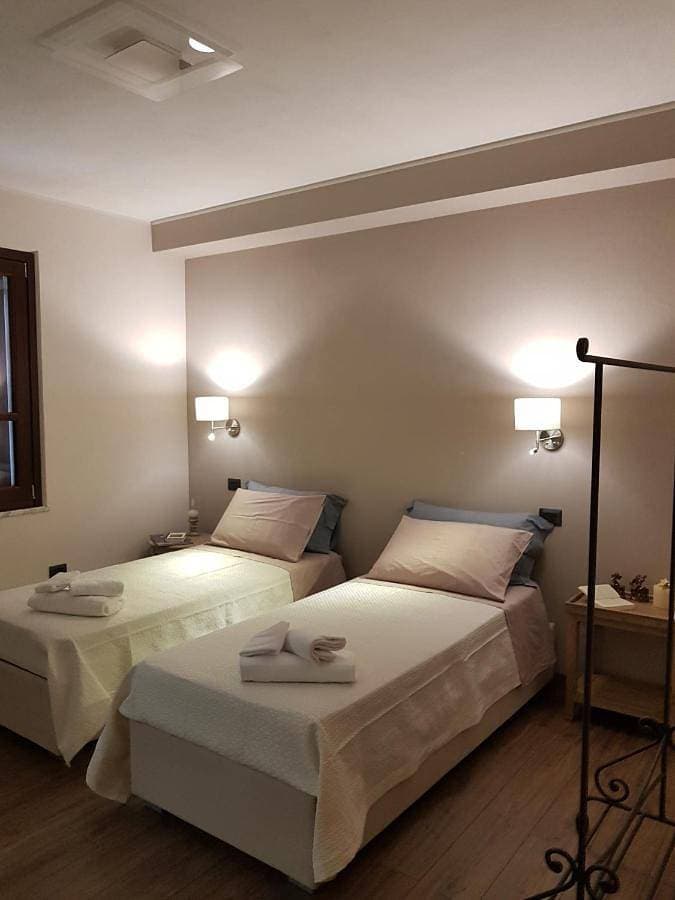 Foto 3 von 9: Double or Twin Room with Private Bathroom