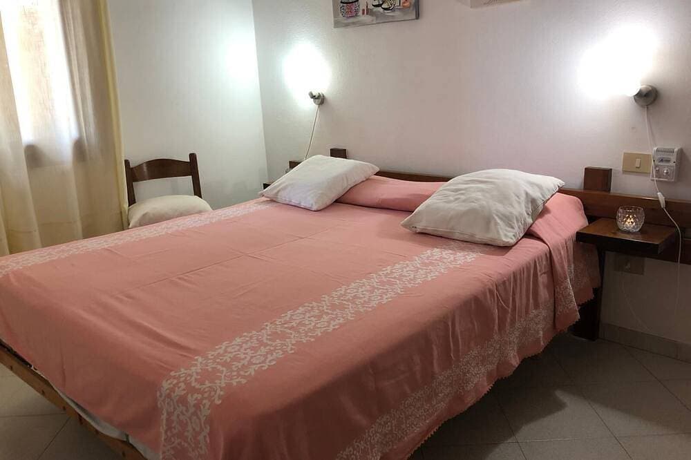 Foto 2 von 21: Three-room apartment Taverna sea view 200 mt beach