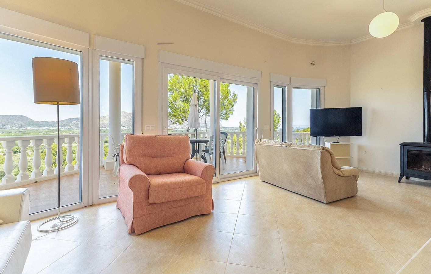 Foto 4 von 32: Gemütliches Orba-Apartment mit Pool, Parkplatz und Terrasse