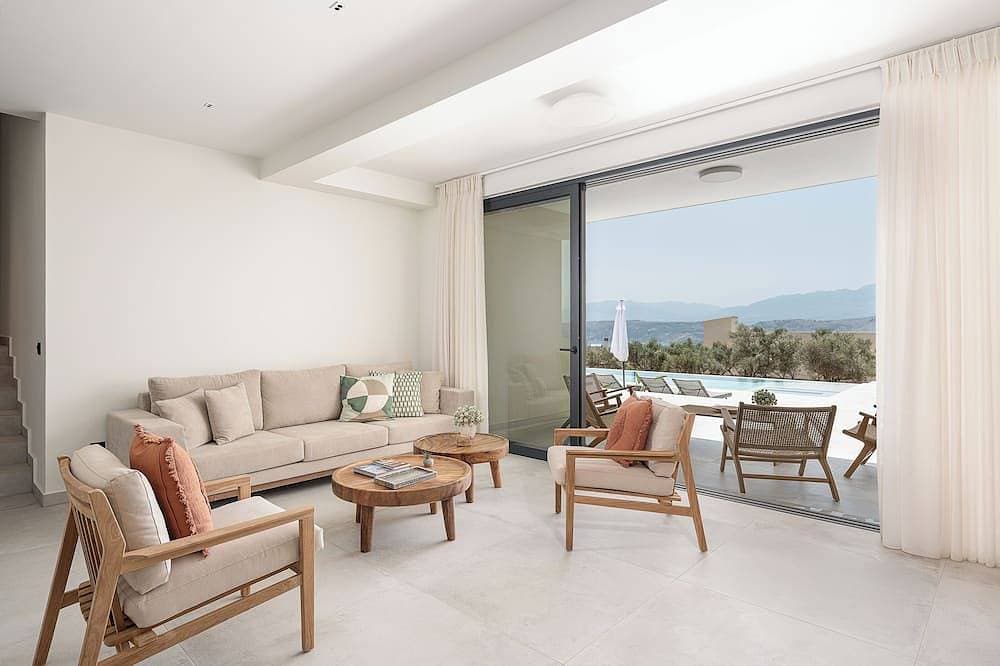 Foto 10 von 30: Nemia luxury villa, 7 Bdr, 7 Br, pool & kiddie pool, beautiful sea views.