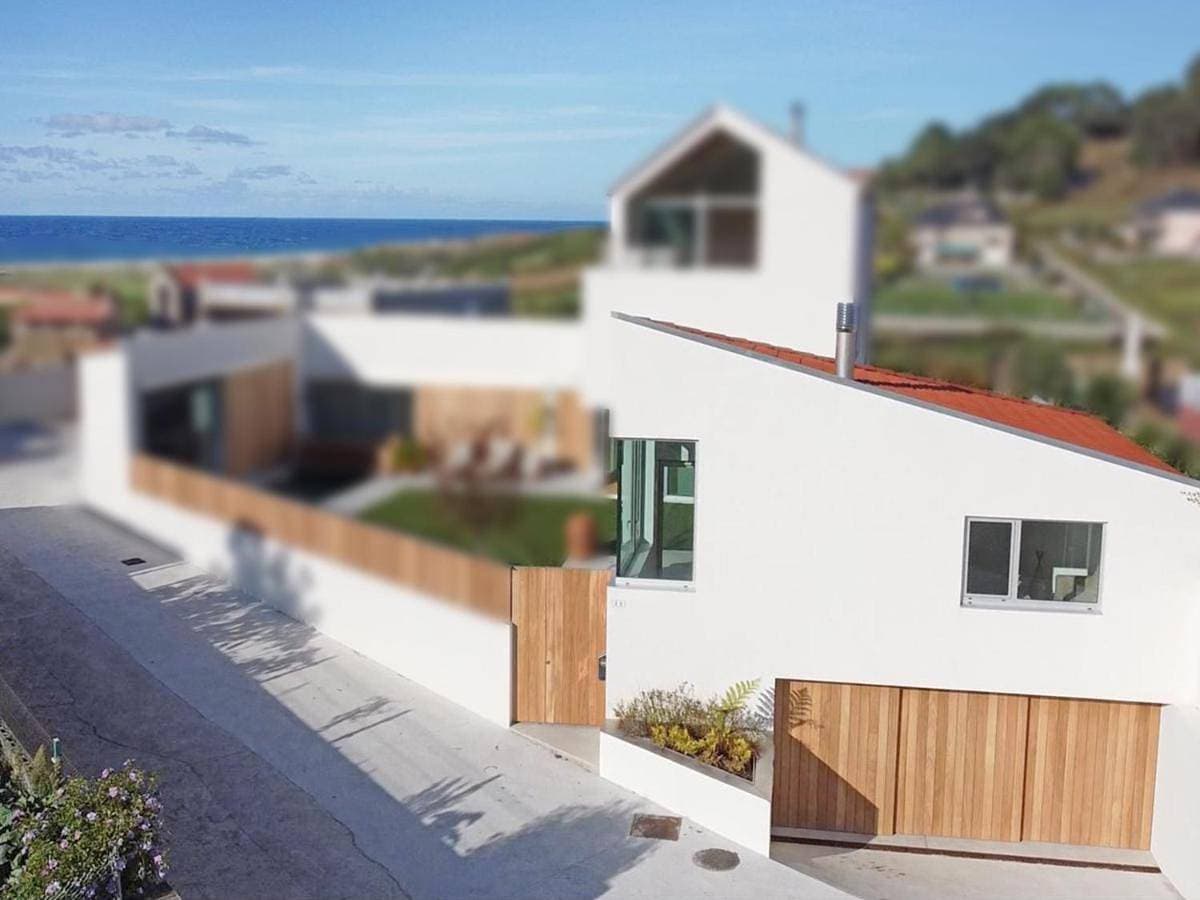 Casita con jardín en playa de Razo 1