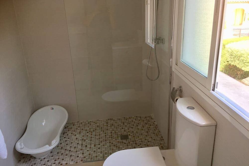 Foto 9 von 29: Schöne freistehende Villa auf einem privaten, sicheren Grundstück mit Pool