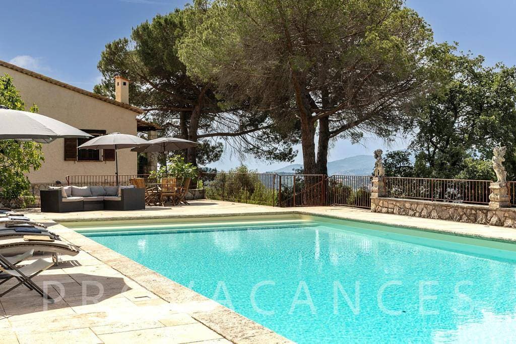 Großes Ferienhaus mit Pool in Cabris - Grasse 1