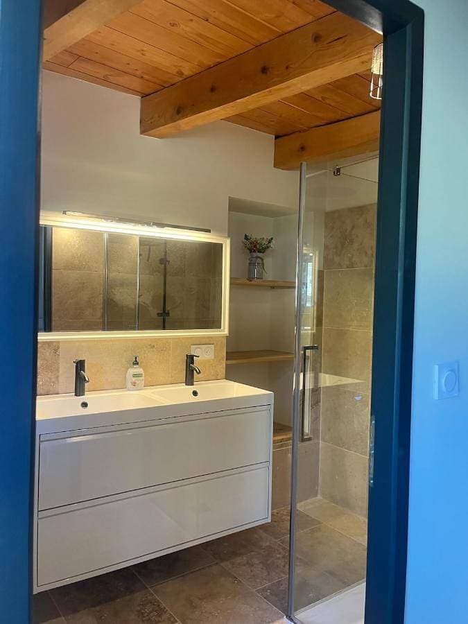 Foto 4 von 35: Six-Bedroom House
