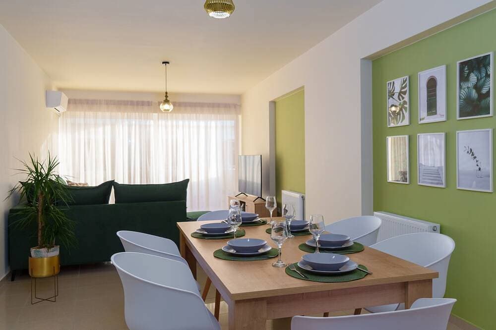 Foto 11 von 18: Oikies. Luxury Apartment with Lake View | private free parking area