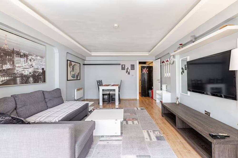 Foto 12 von 21: Cozy Duplex Apartment w/Elevator&Patio Near Metro