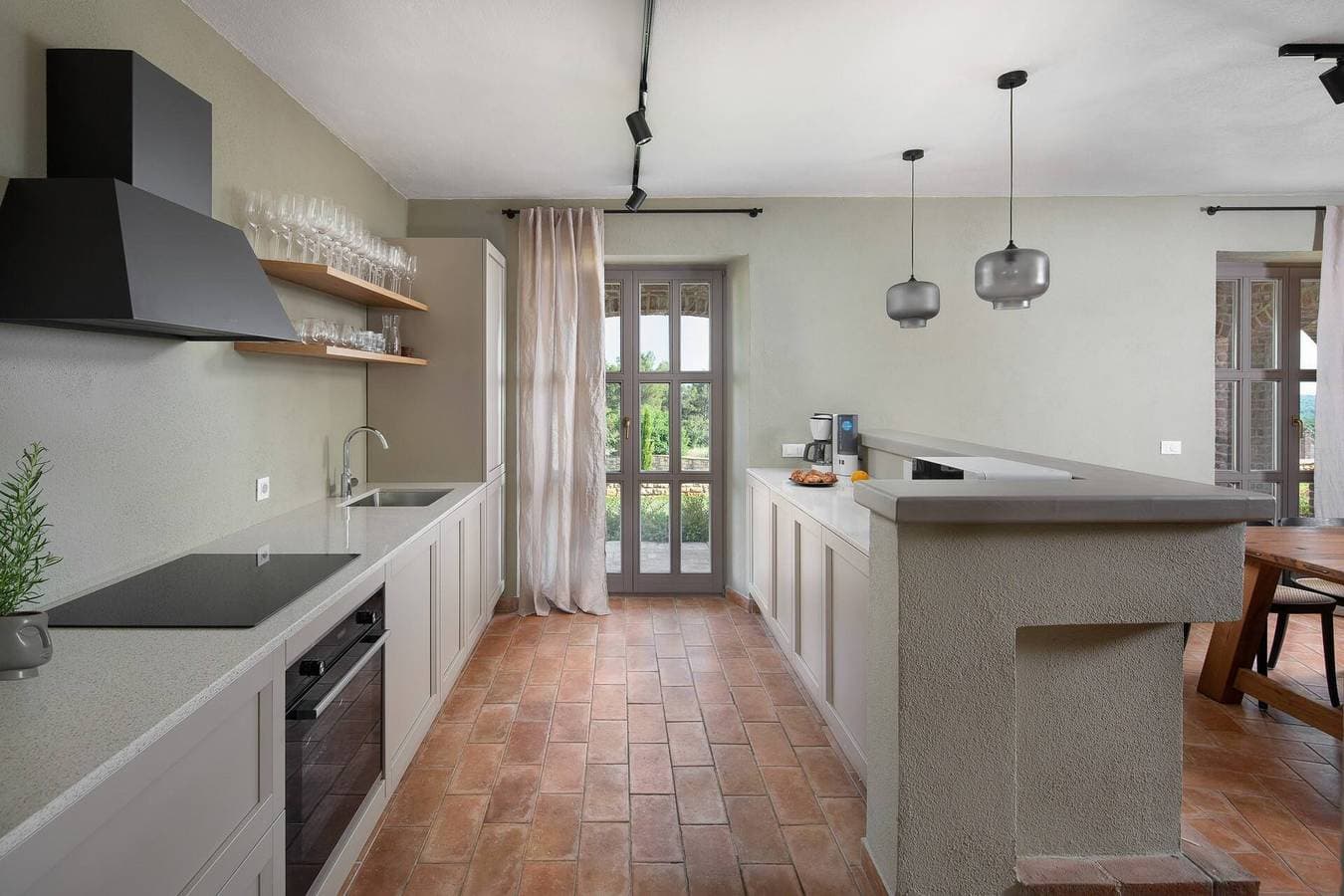 Foto 10 von 18: Rustikale Villa Reichardia mit Pool in Istrien, Panoramablick, haustierfreundlich, ruhige Lage, ideal für Familien, privater Parkplatz, Terrasse, gepflegter Garten