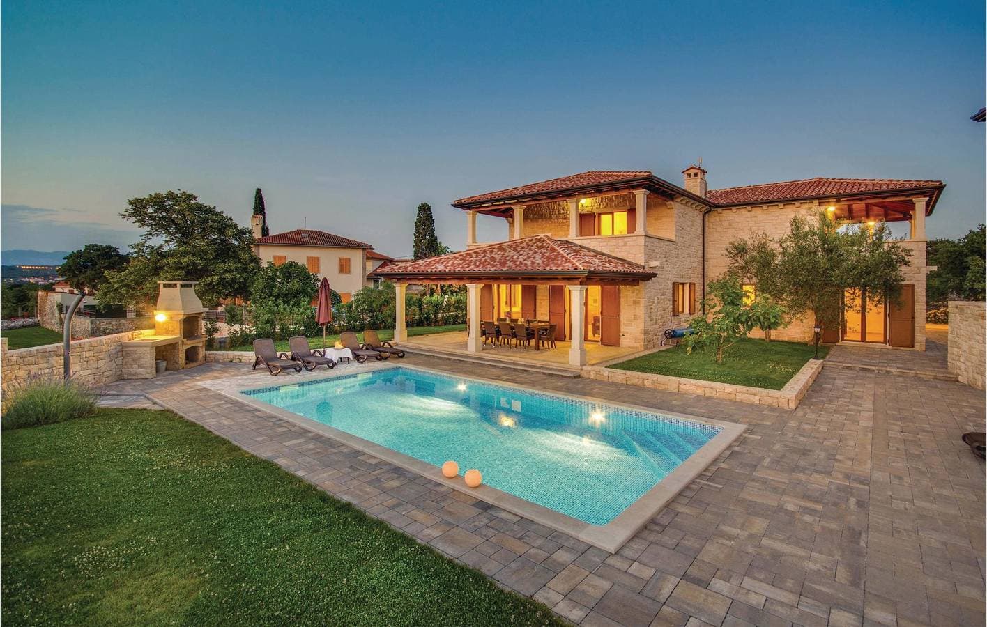 Reizendes Apartment mit 1 Schlafzimmer, Pool, WLAN und Terrasse, 800 m vom Strand entfernt 1