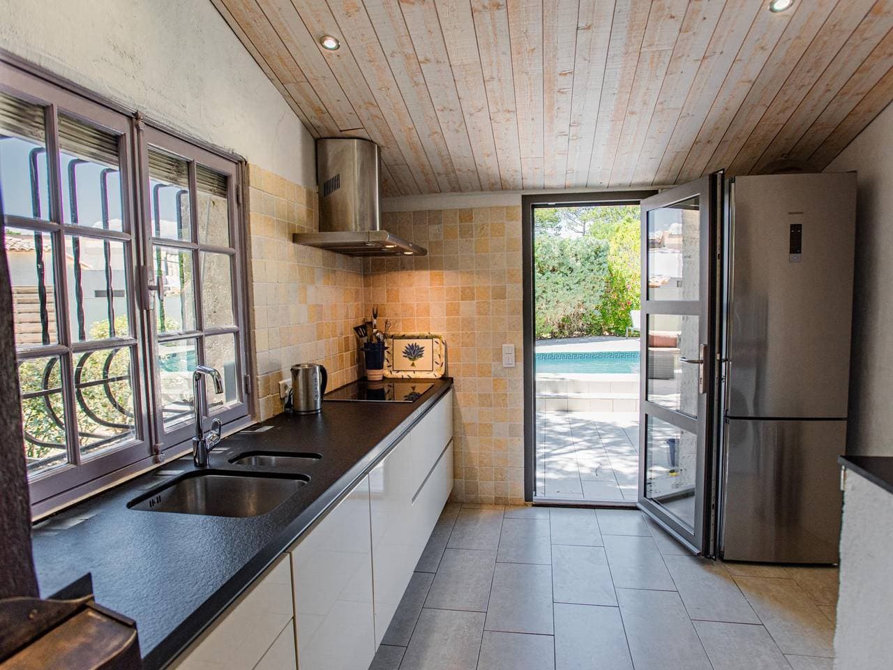 Foto 4 von 36: Ferienhaus mit Pool, 15 km vom Meer entfernt