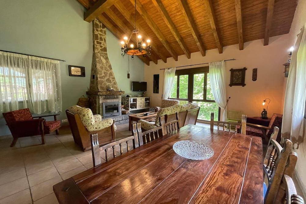 Foto 13 von 29: Casa Trasgu Para 8 Personas en Tornín, Cangas de Onís
