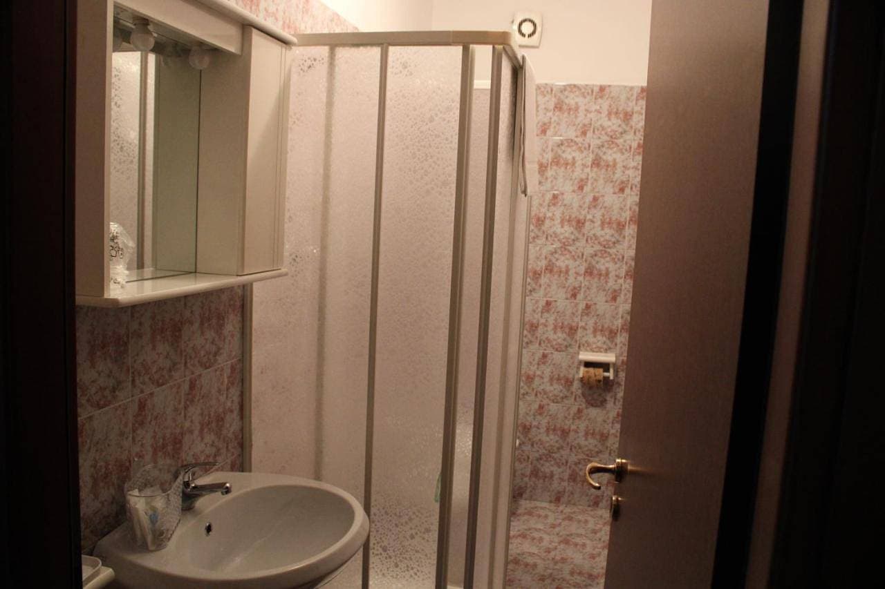 Foto 4 von 21: Economy Double Room