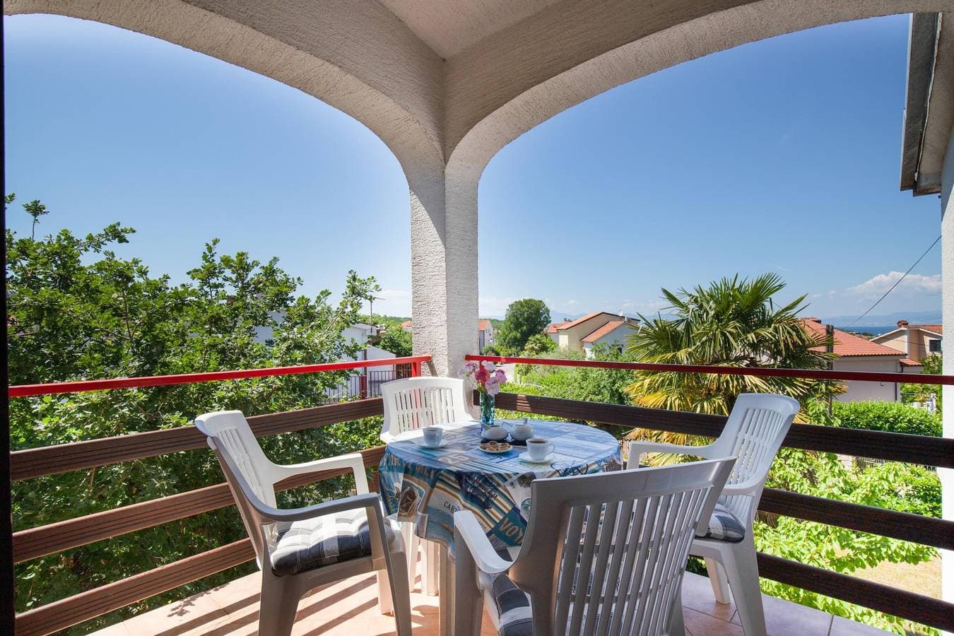 Beach Garden Apartment 3 with Private Parking 1