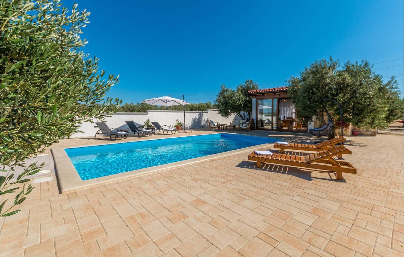 Charmantes Apartment mit Pool, Terrasse und Strand in der Nähe 1