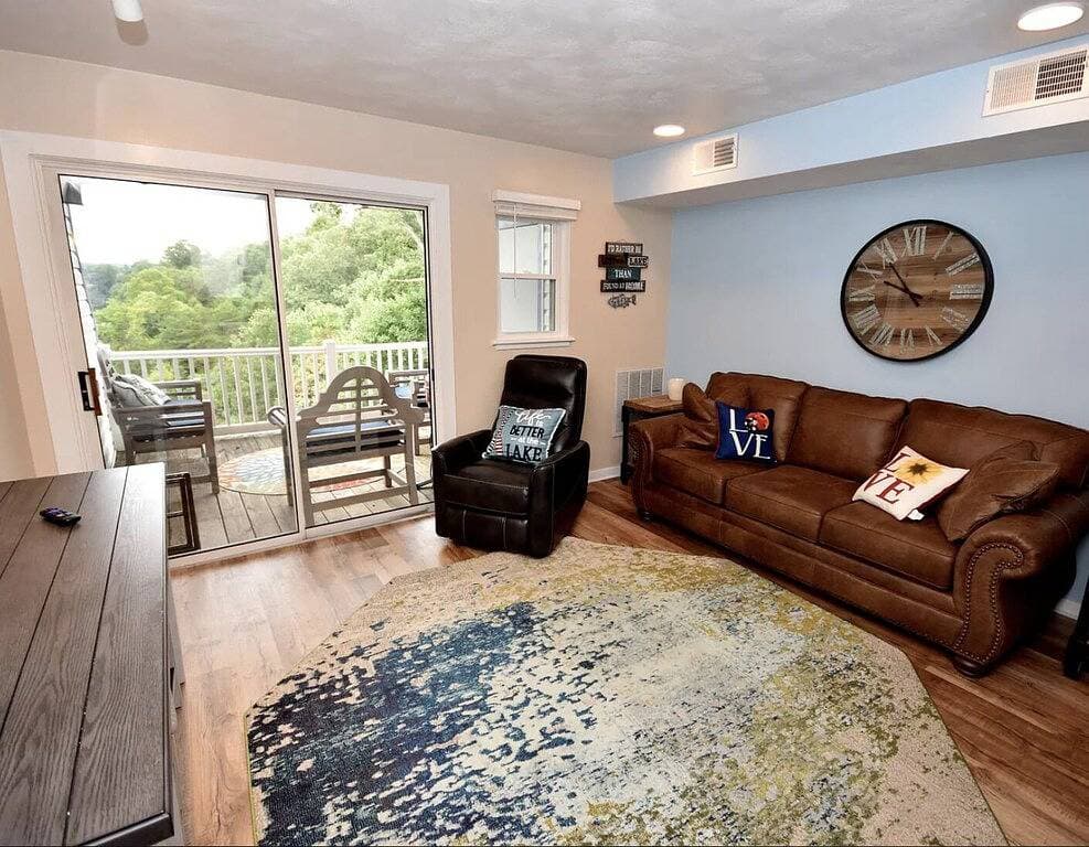 Foto 6 von 20: Kürzlich renovierte 1-Zimmer-Wohnung mit atemberaubendem Seeblick - Keine Reinigungs- oder Wäschegebühren
