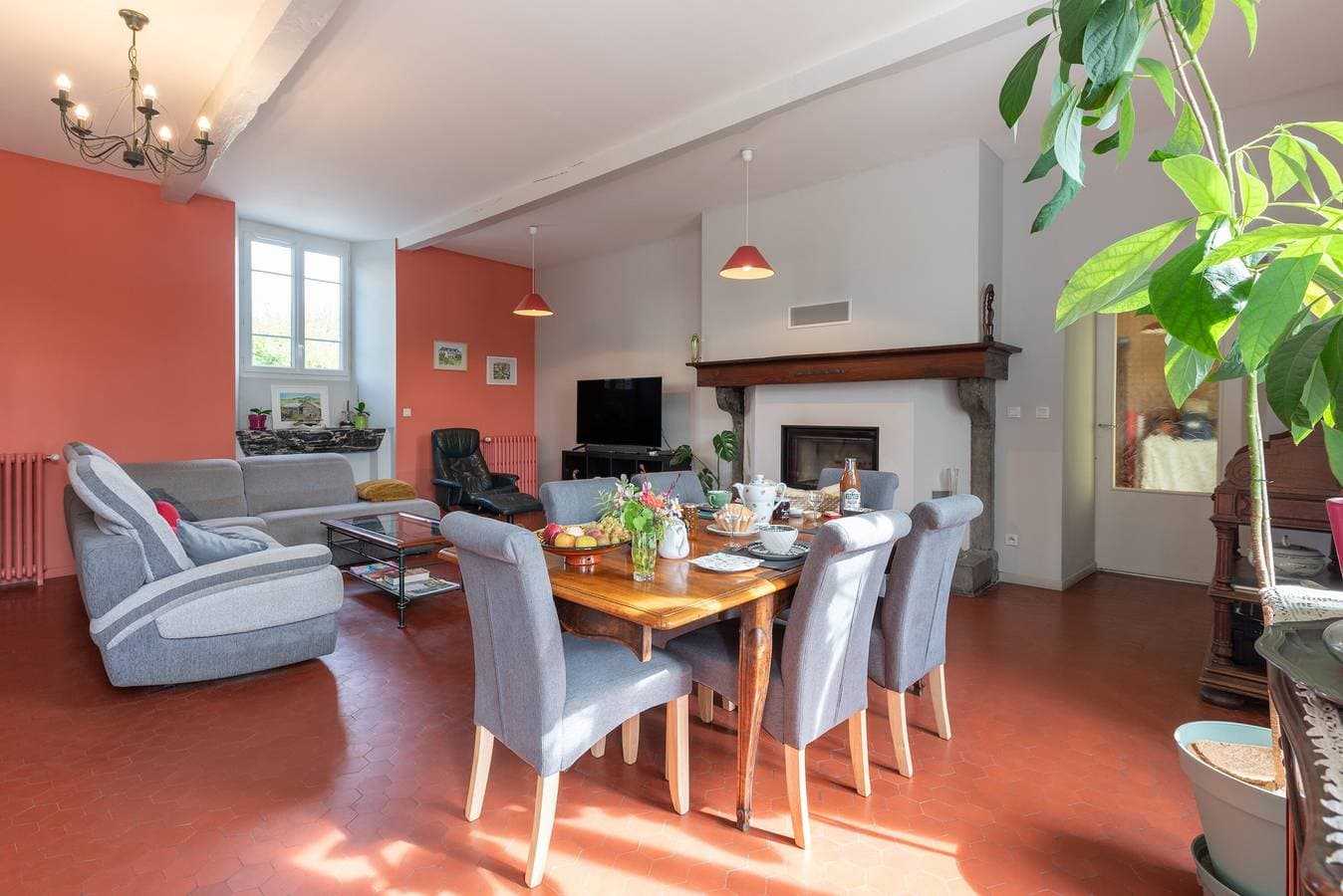 Foto 11 von 26: Gästezimmer 'Chambre Marie-Jo' mit Bergblick, gemeinsamer Terrasse und WLAN