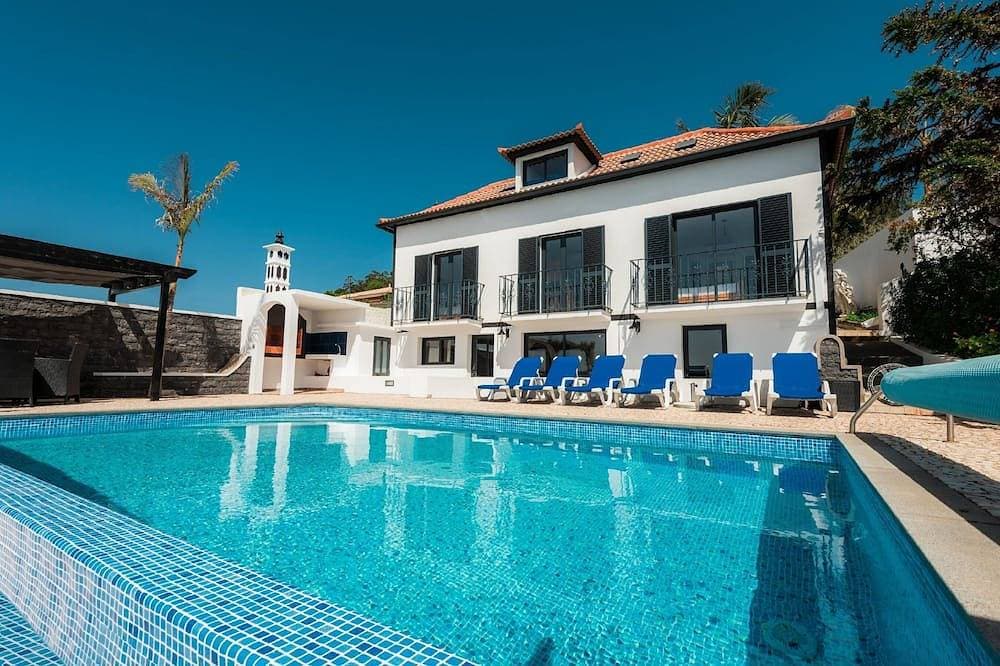 Blue Sea Villa. Calheta. Panoramablick auf das Meer. Ruhig. Klimaanlage. Parkplatz. W-Lan. Garten 1