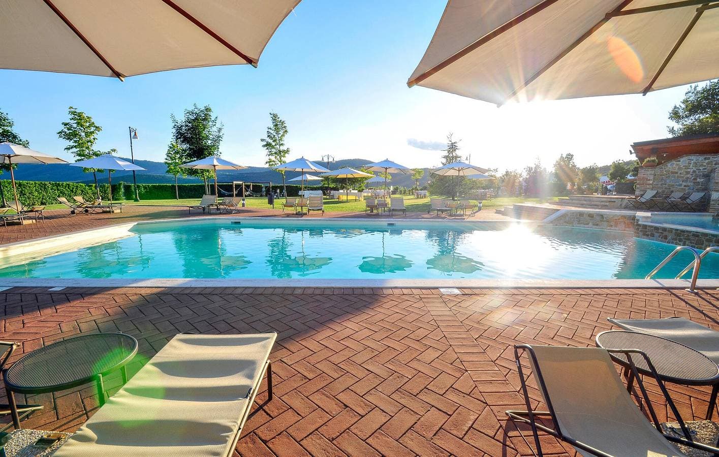 Foto 4 von 37: Paradies mit Seeblick - Geräumiges Apartment mit Pool und Parkplatz